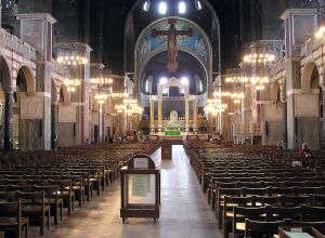 800px-Westminster.cathedral.interior.london.arp